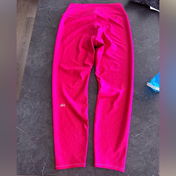 ALO Yoga Hot Pink Airlift Leggings - Picture 4 of 5